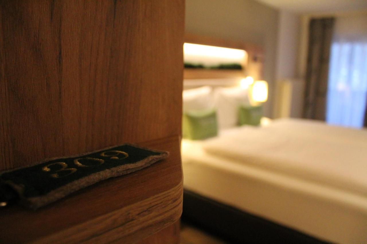 Seehotel Zur Post Tegernsee Bagian luar foto